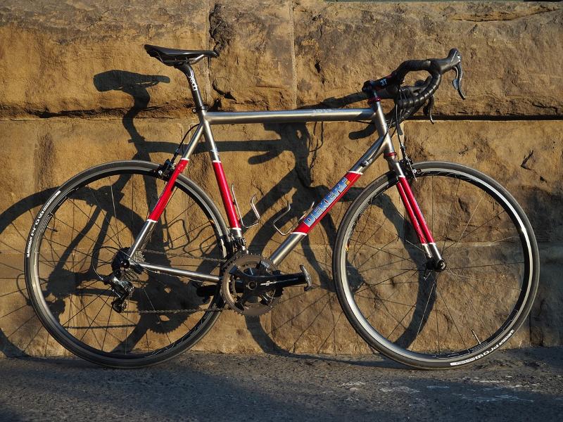 Máy ảnh Olympus OM-D E-M10 Mark III với ống kính 14-42mm II R (Black)