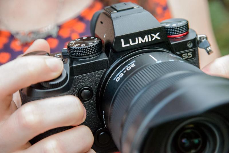 Máy ảnh Mirrorless Panasonic Lumix S5