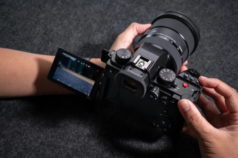 Máy ảnh Mirrorless Panasonic Lumix S5