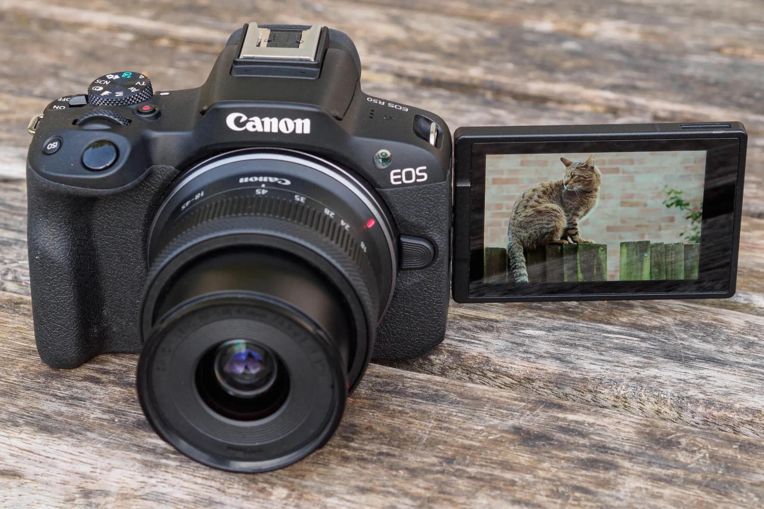 MÁY ẢNH CANON EOS R50 (ĐEN) KÈM LENS RF-S 18-45MM