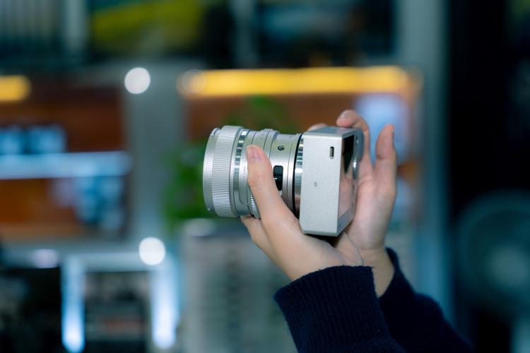 Máy ảnh Sigma BF (Bạc)