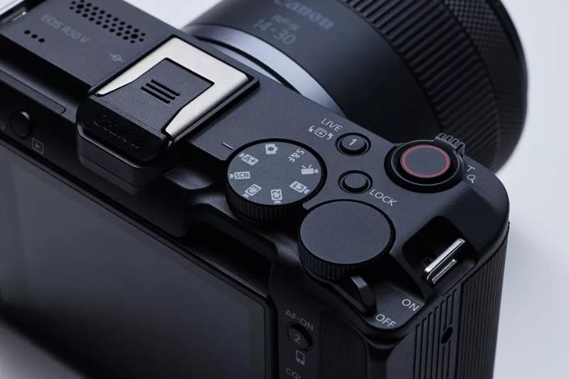 Máy Ảnh Canon EOS R50 V + Lens 14-30mm f/4-6.3 (Black) | Chính Hãng