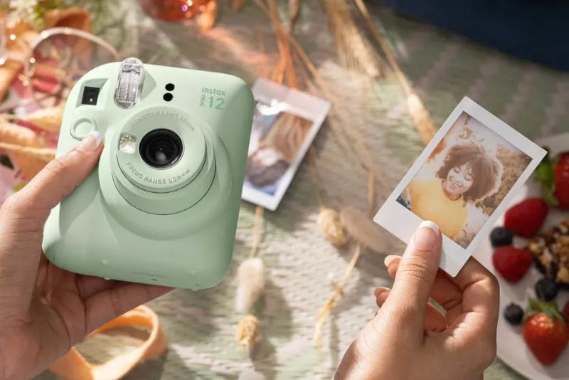 FUJIFILM INSTAX MINI 12 (MINT GREEN) – chính hãng FUJIFILM INSTAX MINI 12 (MINT GREEN) – chính hãng