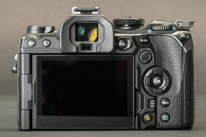 Máy ảnh OM-1 Mark II 12-40mm F2.8 PRO II Kit BLK Máy ảnh OM-1 Mark II 12-40mm F2.8 PRO II Kit BLK