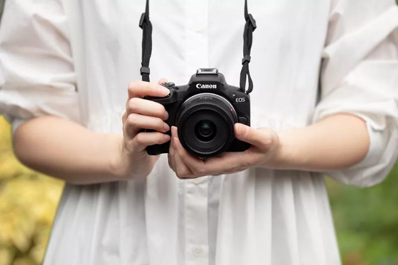 Canon EOS R50 kèm Lens Canon RF-S 18-45mm f/4.5-6.3 IS STM + RF 50mm f/1.8 STM | Chính Hãng Canon EOS R50 kèm Lens Canon RF-S 18-45mm f/4.5-6.3 IS STM + RF 50mm f/1.8 STM | Chính Hãng